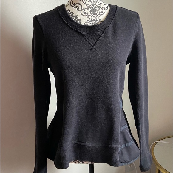 Size 4 black lulu pullover - Picture 1 of 5